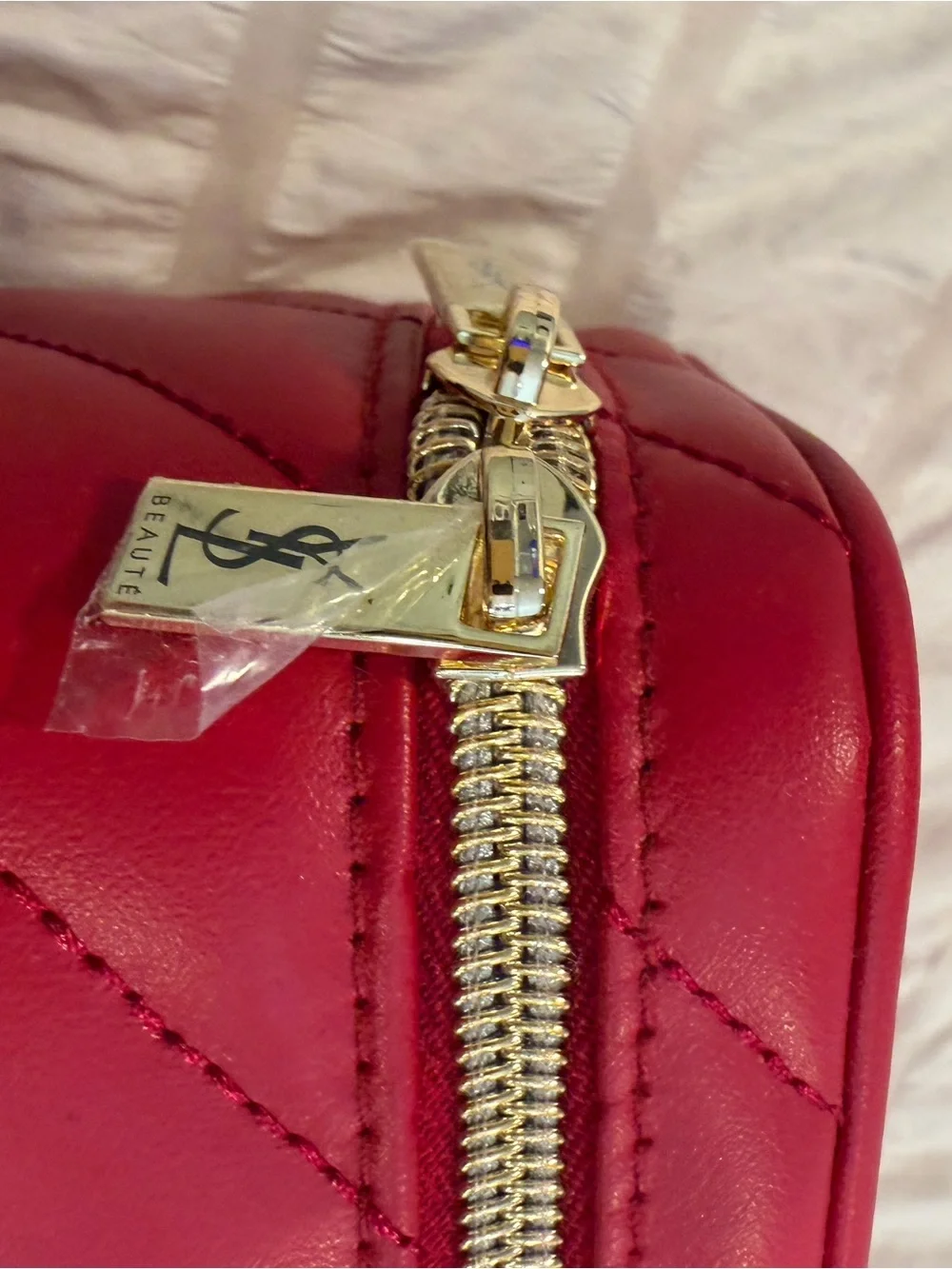 REVOLVE compact red